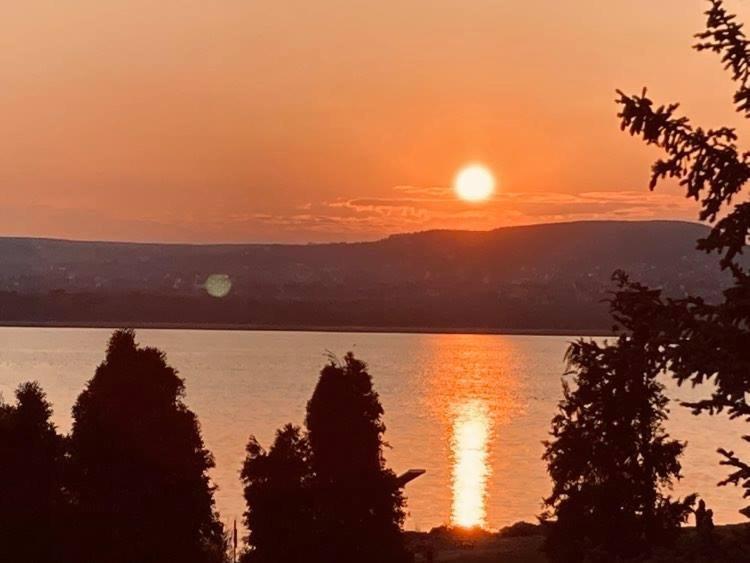Sunset Beach Apartman Balatonfůzfő Buitenkant foto